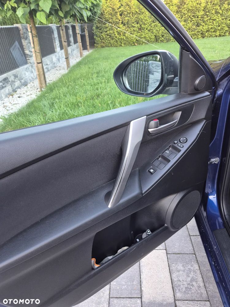 Mazda 3 2.0 Exclusive + - 23