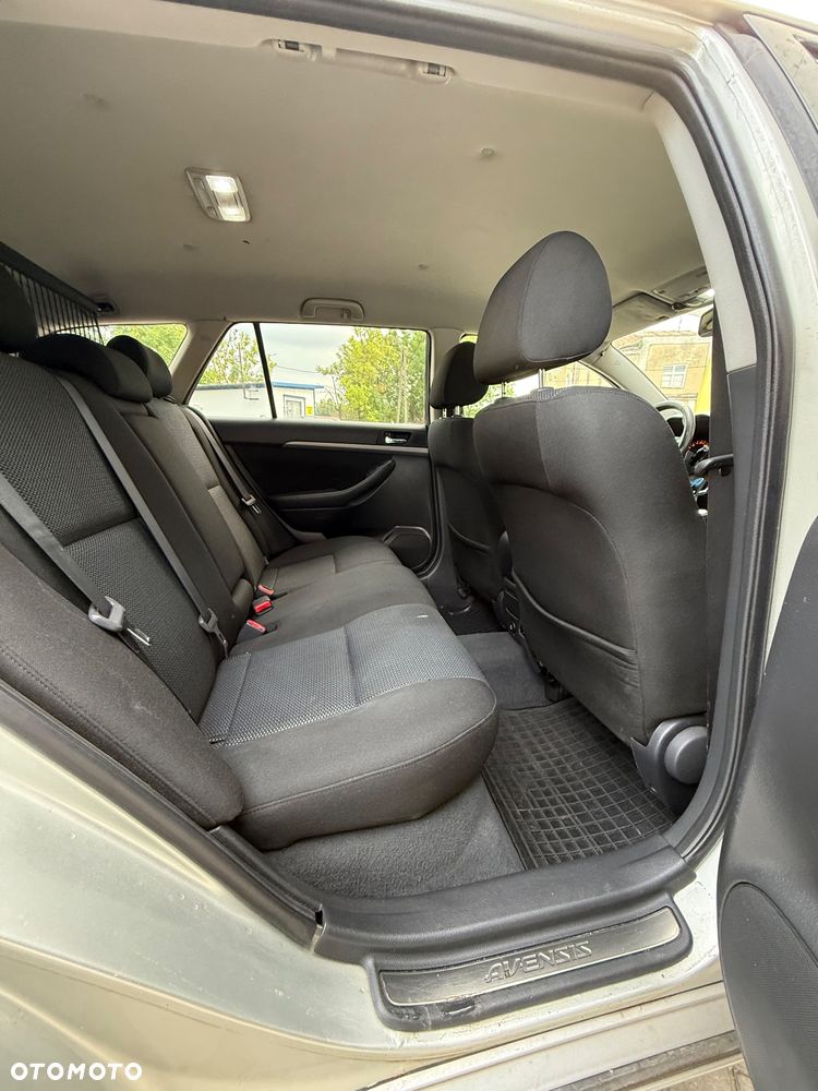 Toyota Avensis 2.0 D-4D Sol+NAVI - 6