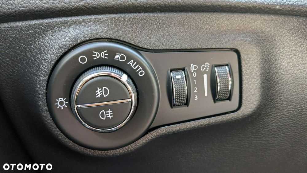 Jeep Compass - 32