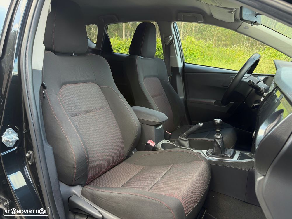 Toyota Auris 1.4 D-4D Comfort+Pack Sport - 8