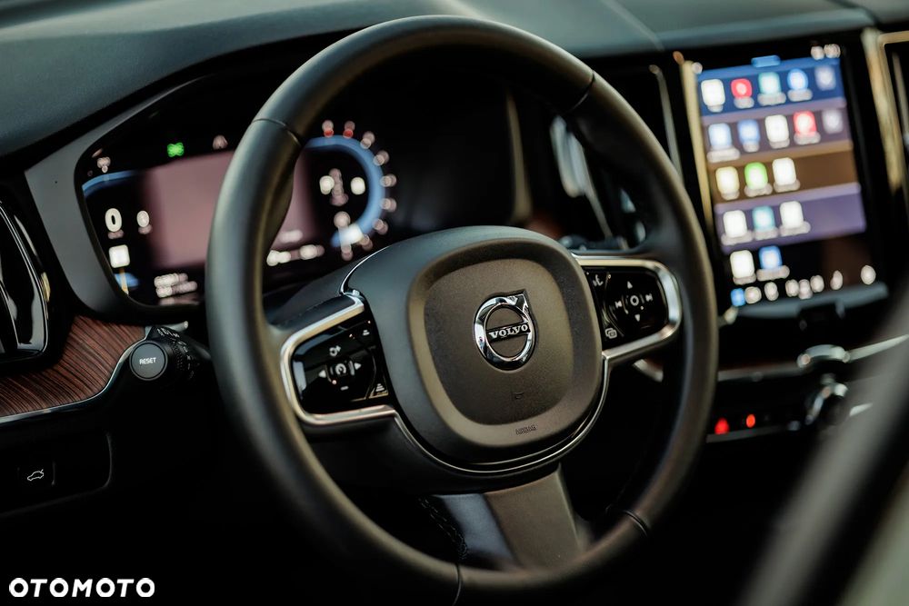 Volvo XC 60 B5 B AWD Plus Black Edition - 24