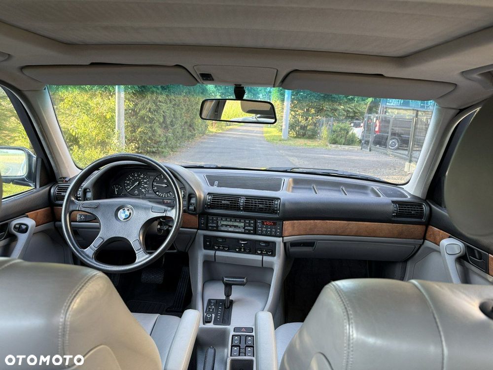 BMW Seria 7 - 18