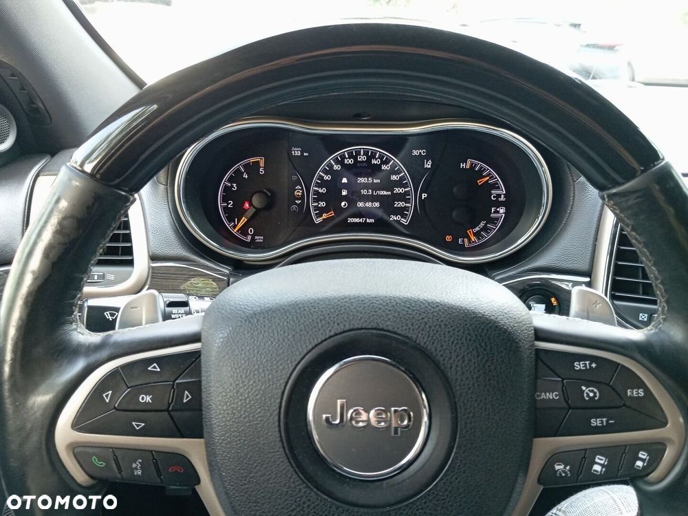 Jeep Grand Cherokee - 14