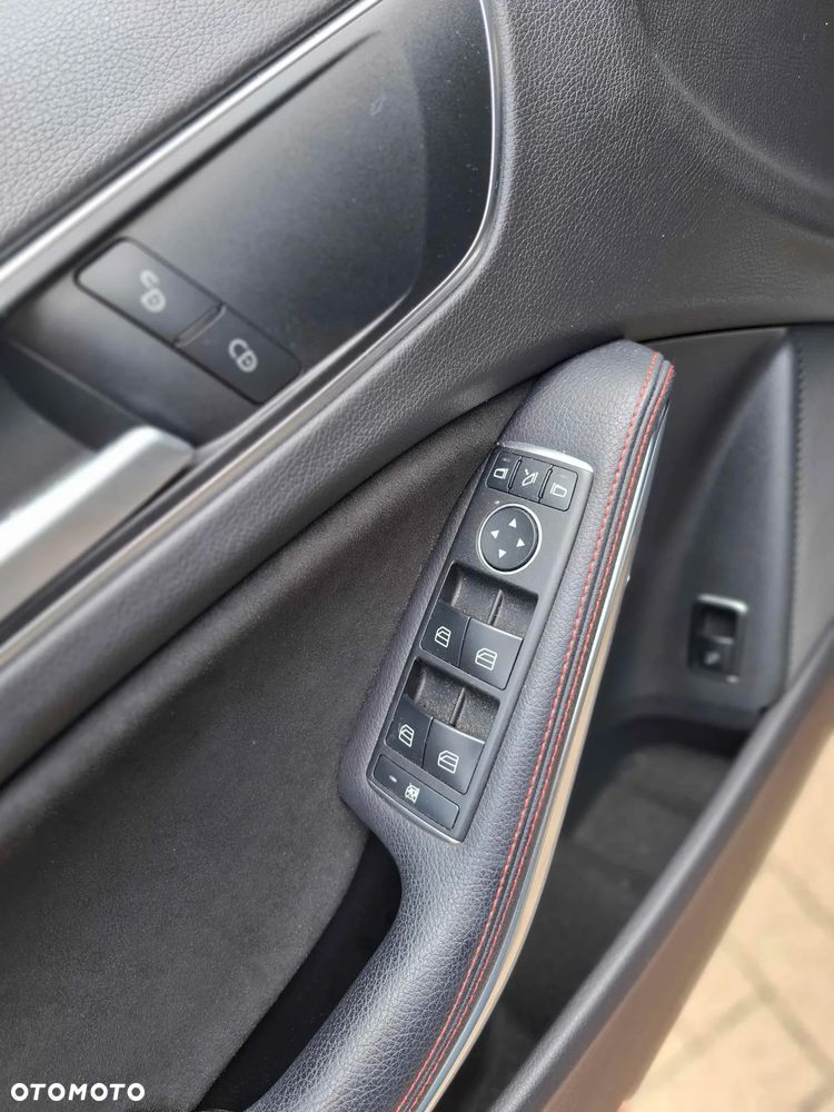 Mercedes-Benz GLA 200 7G-DCT AMG Line - 19
