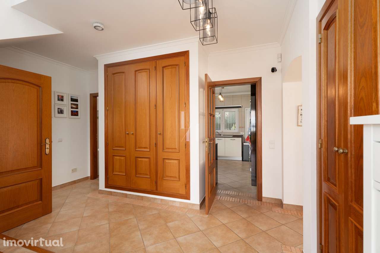 Moradia T3+1 com piscina privada à venda, em Vilamoura - Grande imagem: 3/40