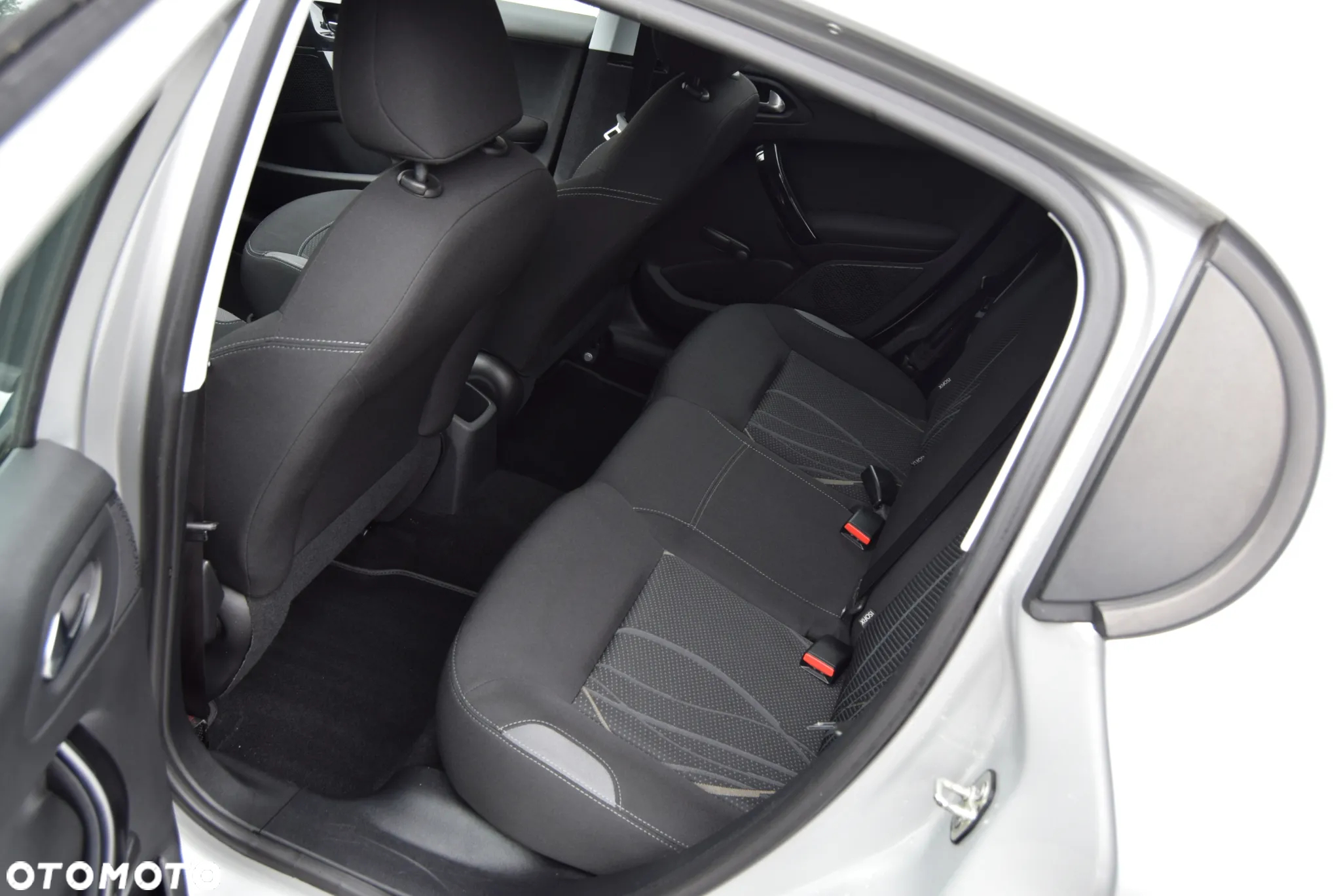 Peugeot 208 1.2 PureTech Active - 12