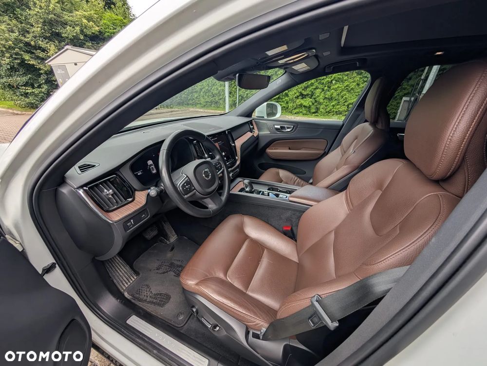 Volvo XC 60 B6 B AWD Momentum Pro - 11