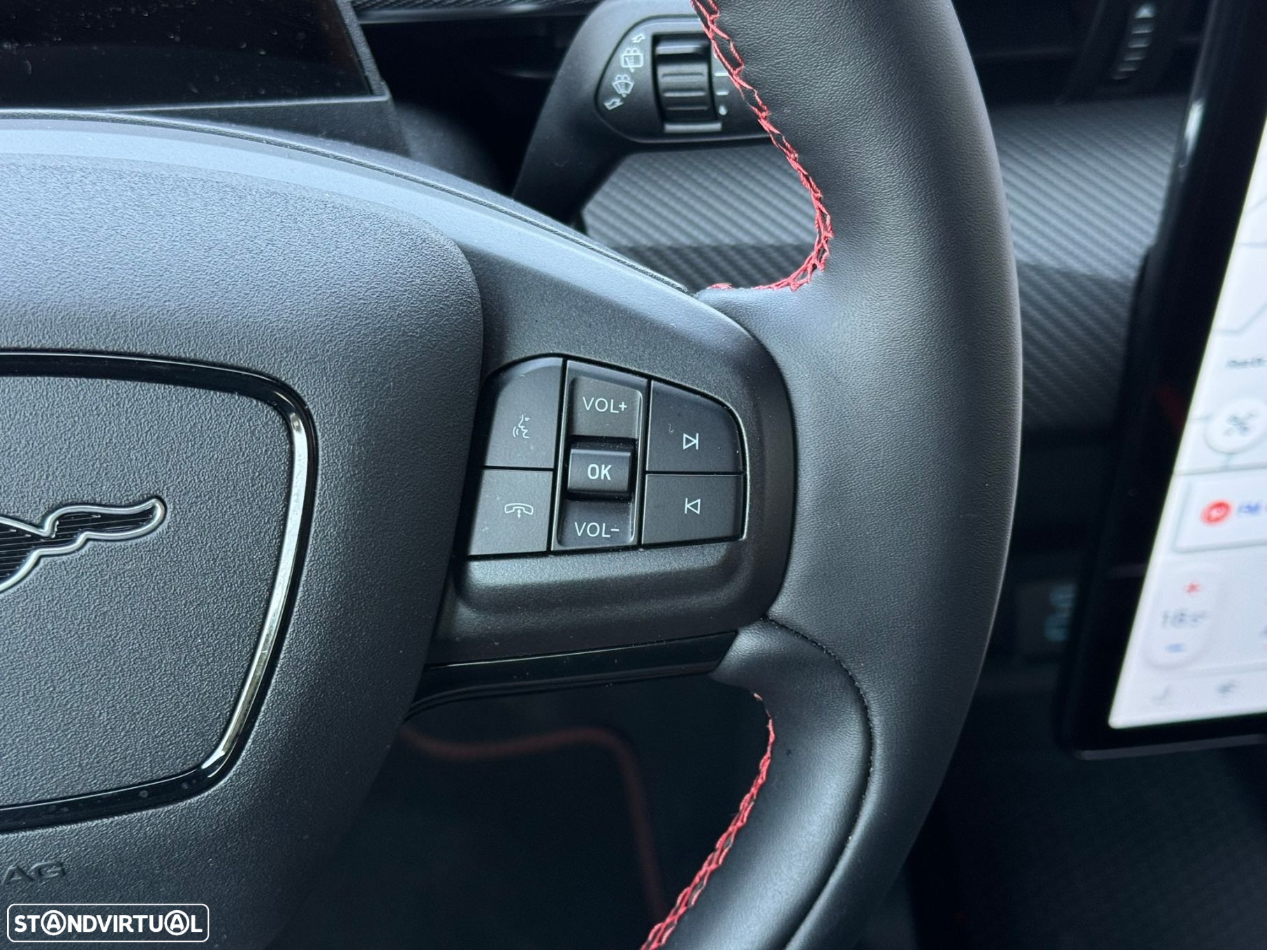 Ford Mustang Mach-E 72.6 kWh Premium AWD - 35
