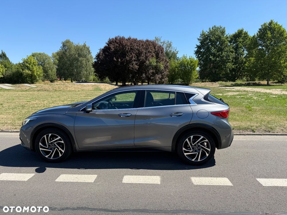 Infiniti Q30 1.6t Premium Tech 7DCT - 24