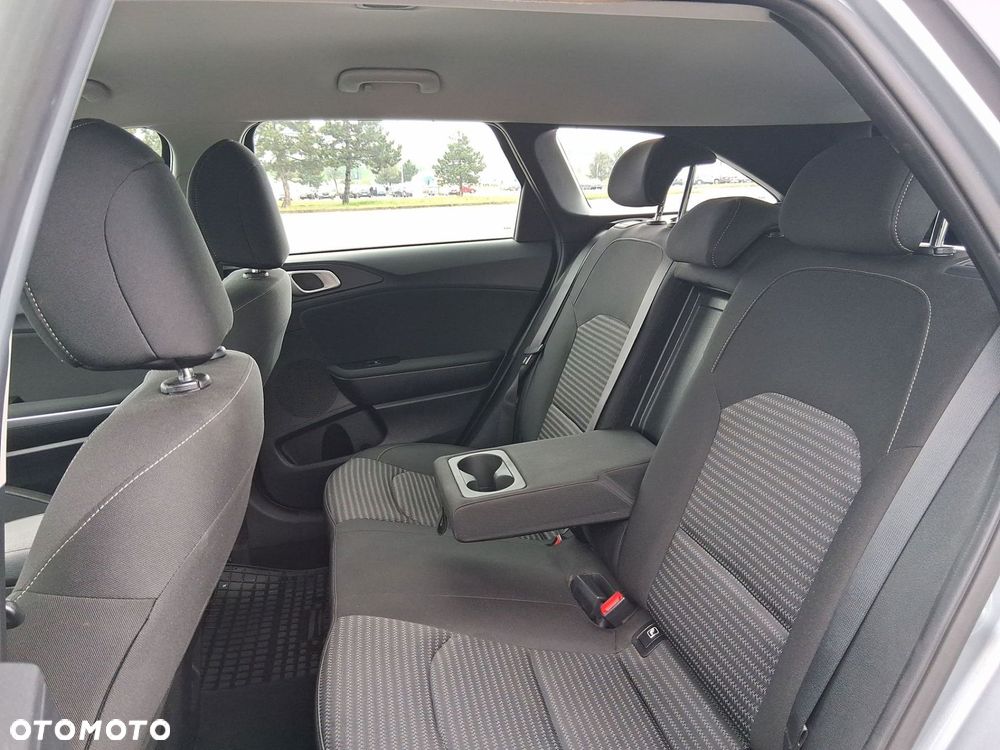 Kia Ceed - 16