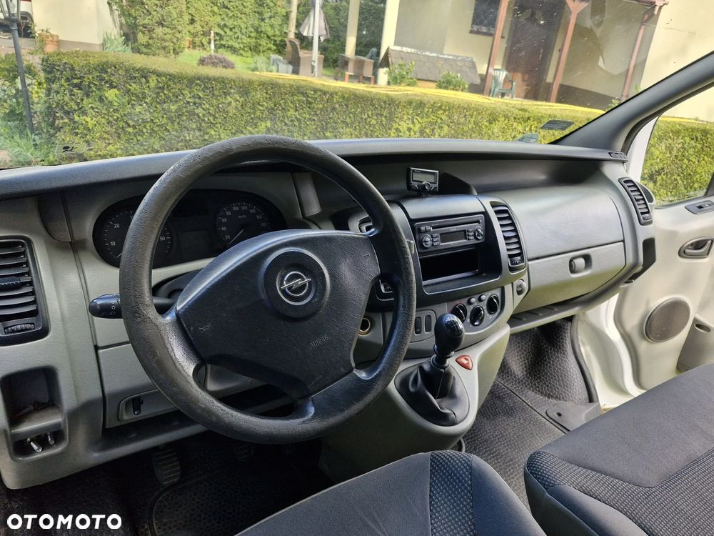 Opel Vivaro - 11
