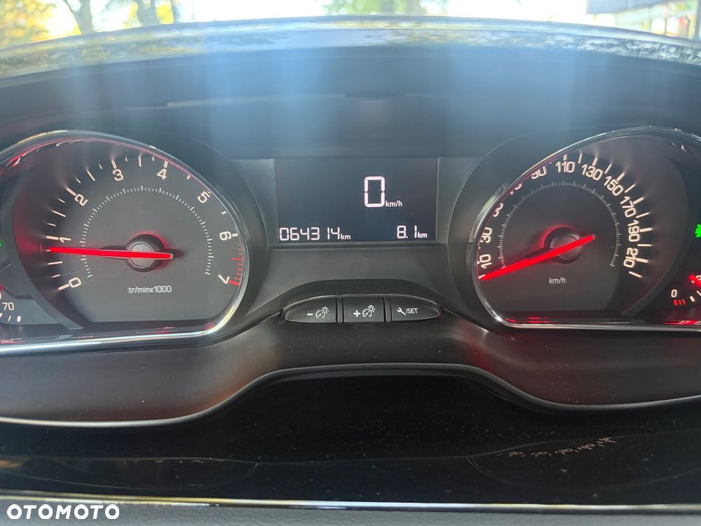 Peugeot 208 95 VTI Allure - 33