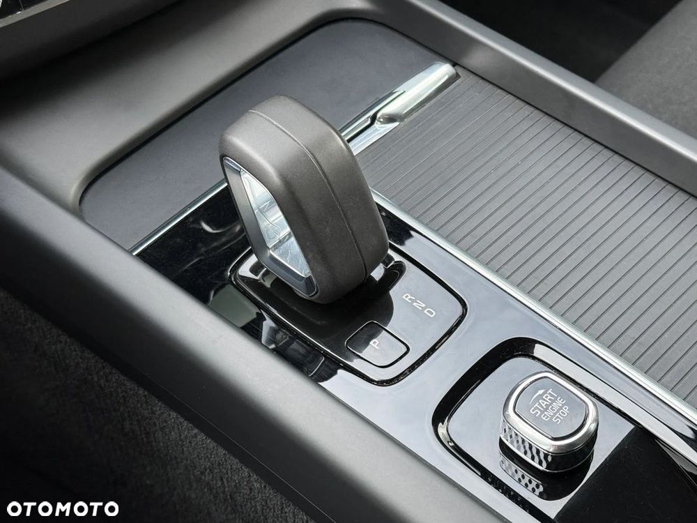 Volvo XC 60 B4 B Momentum Pro - 16