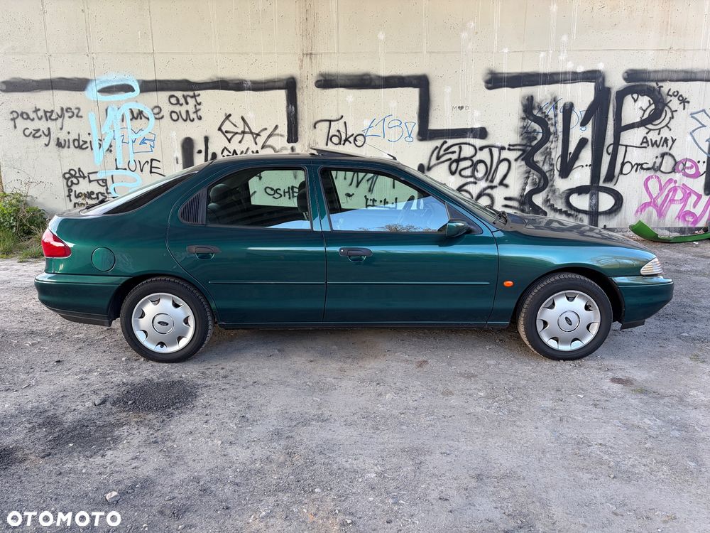 Ford Mondeo 1.8 CLX - 6