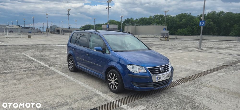 Volkswagen Touran 1.6 Conceptline - 4