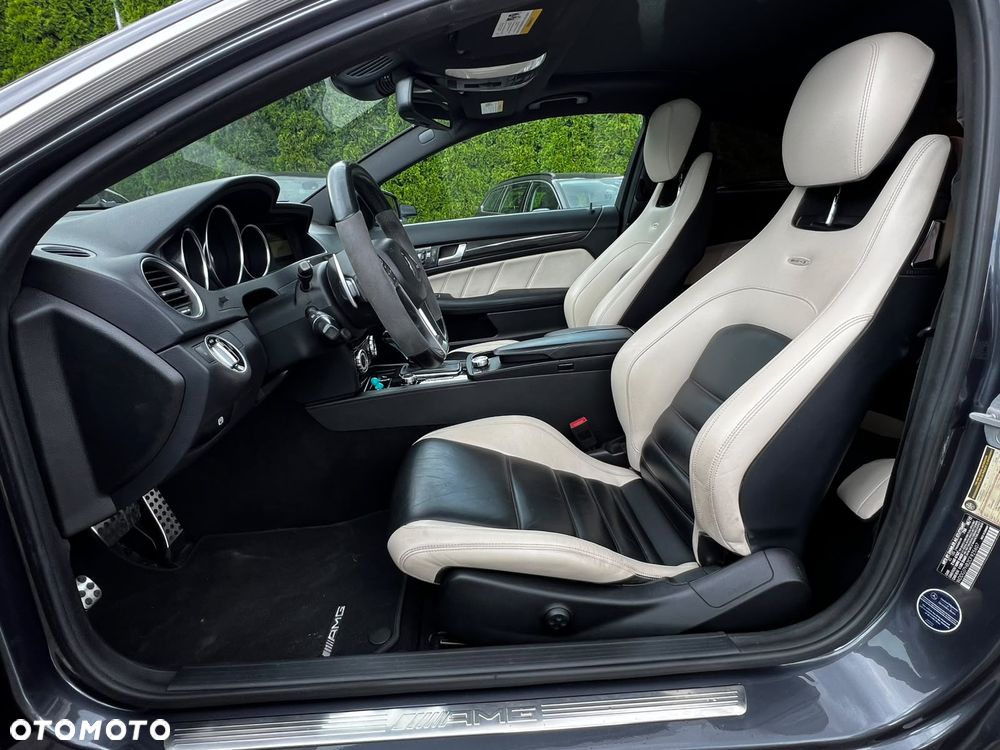 Mercedes-Benz Klasa C 63 AMG AMG SPEEDSHIFT MCT AMG Performance Package - 11