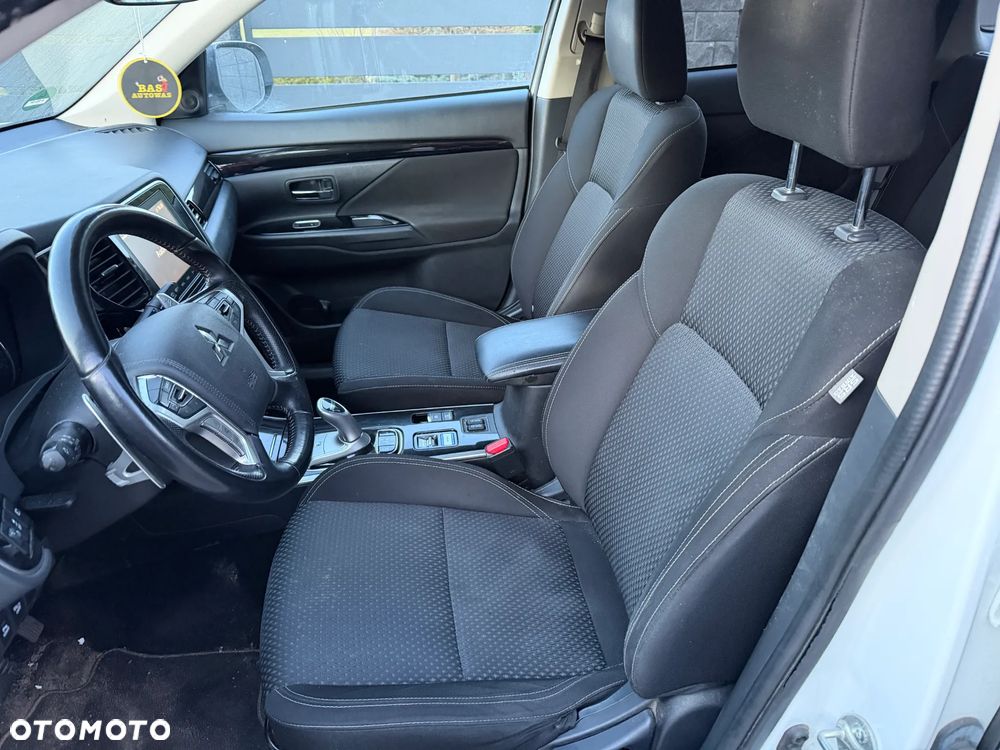 Mitsubishi Outlander Intense + - 10