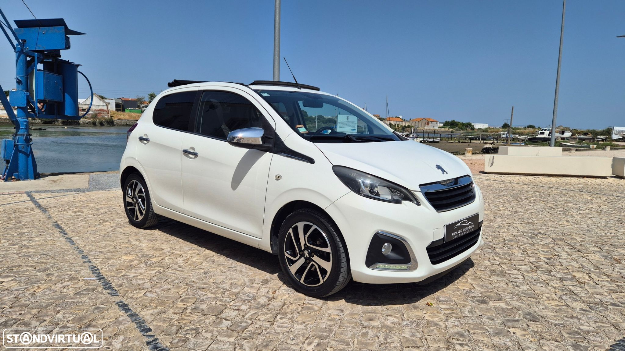 Peugeot 108 Top! 1.2 PureTech Allure - 1