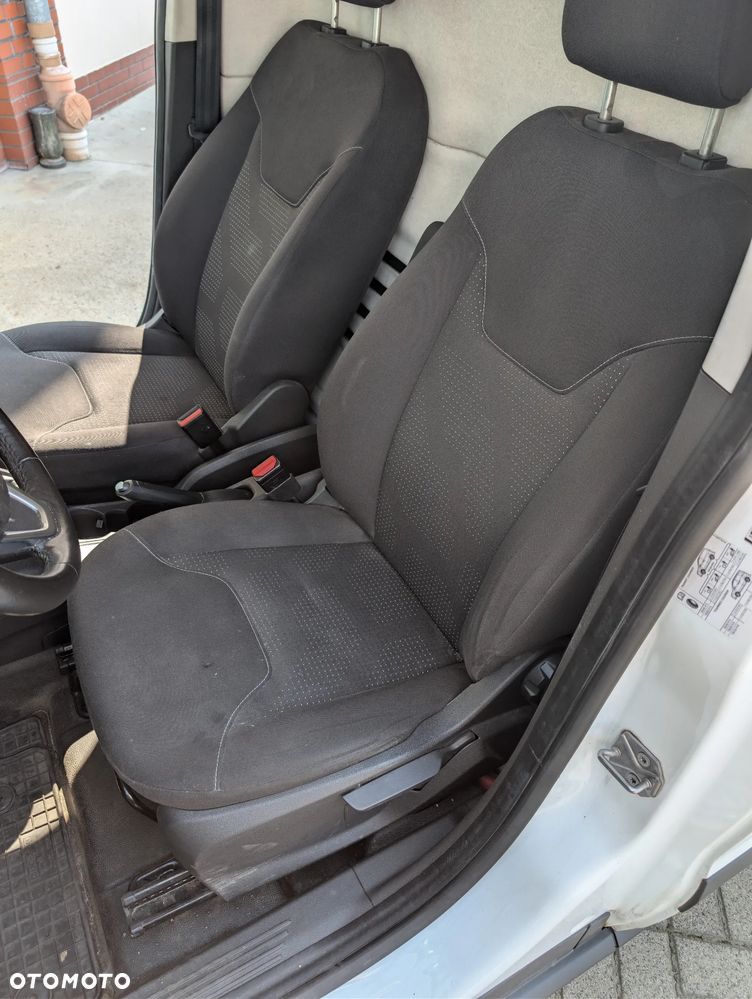 Ford Transit Courier - 24