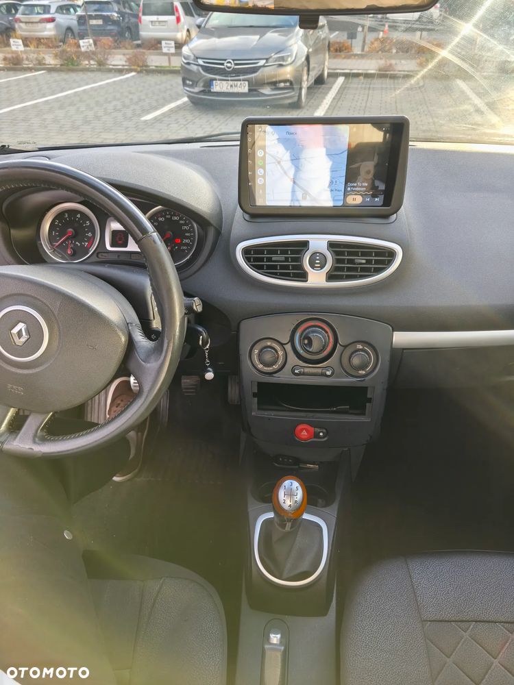 Renault Clio - 11