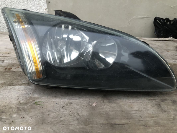 FORD FOCUS MK2 LAMPA PRZEDNIA PRAWA