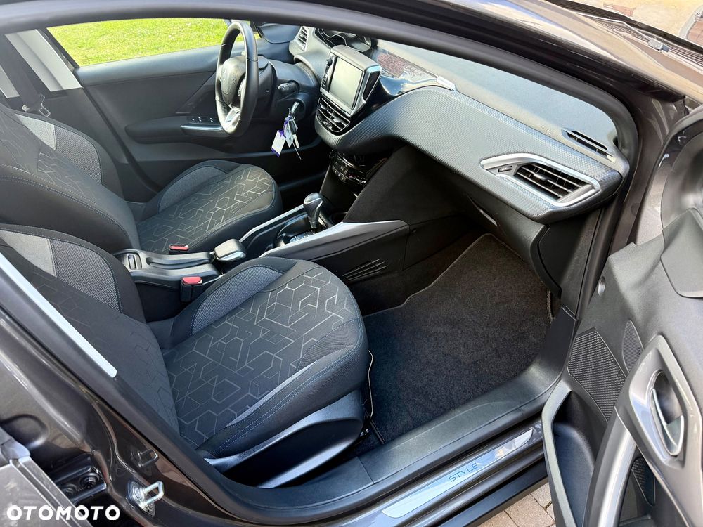 Peugeot 2008 PureTech 110 GPF Stop&Start EAT6 Style - 15