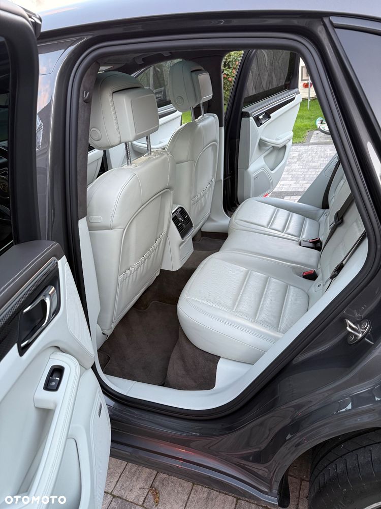 Porsche Macan Turbo PDK - 17