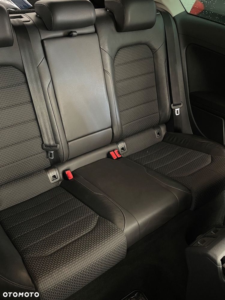 Volkswagen Golf 2.0 TDI BlueMotion Technology Lounge - 24