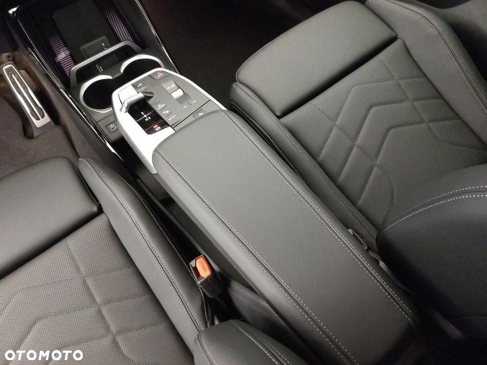 BMW X1 sDrive20i mHEV sport - 17