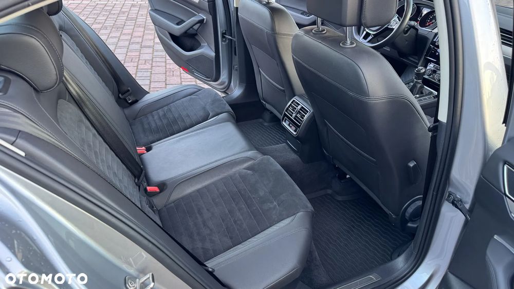 Volkswagen Passat 1.8 TSI BMT Highline - 28