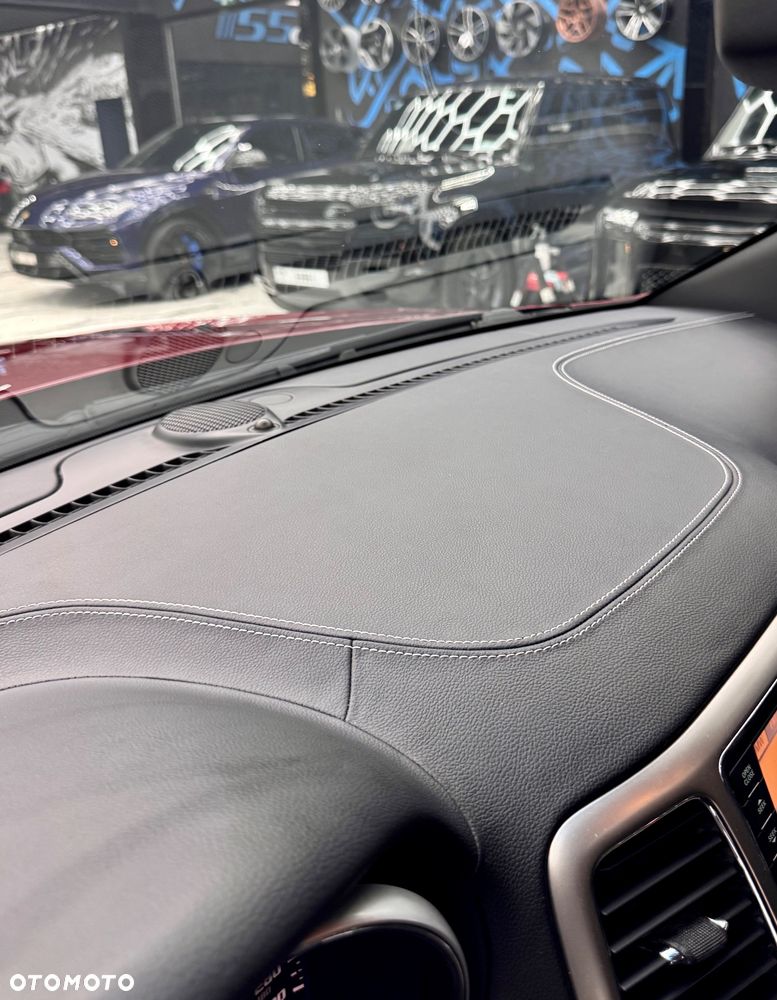 Jeep Grand Cherokee - 34