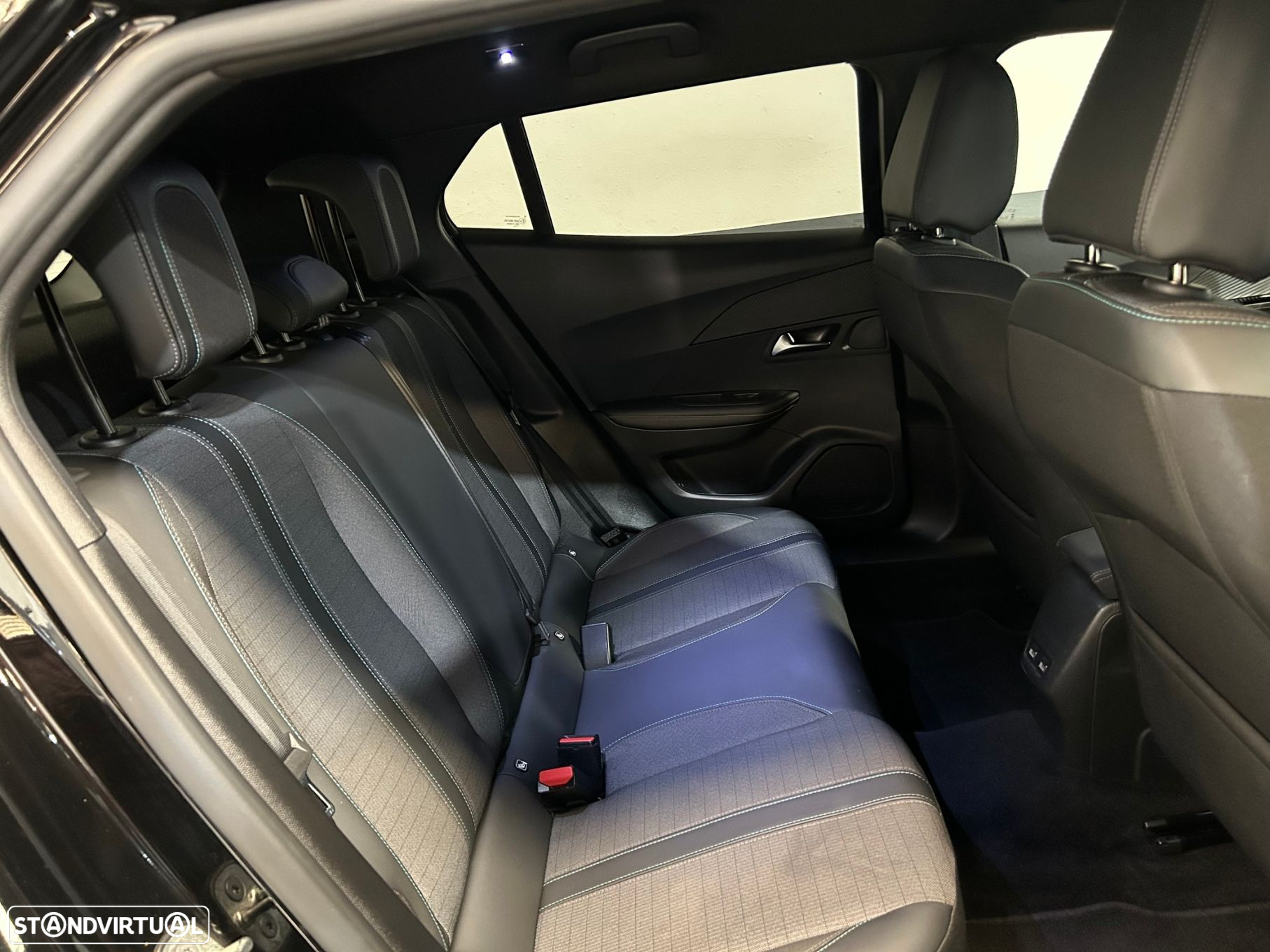 Peugeot 2008 1.2 PureTech Allure Pack - 16
