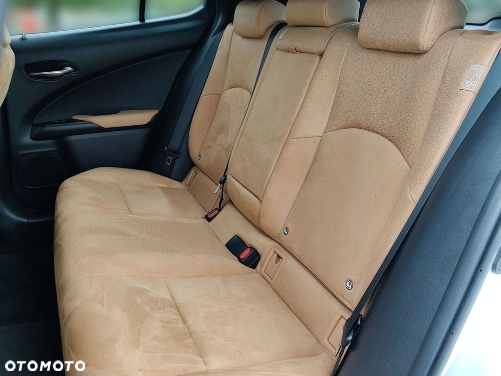 Lexus UX - 15