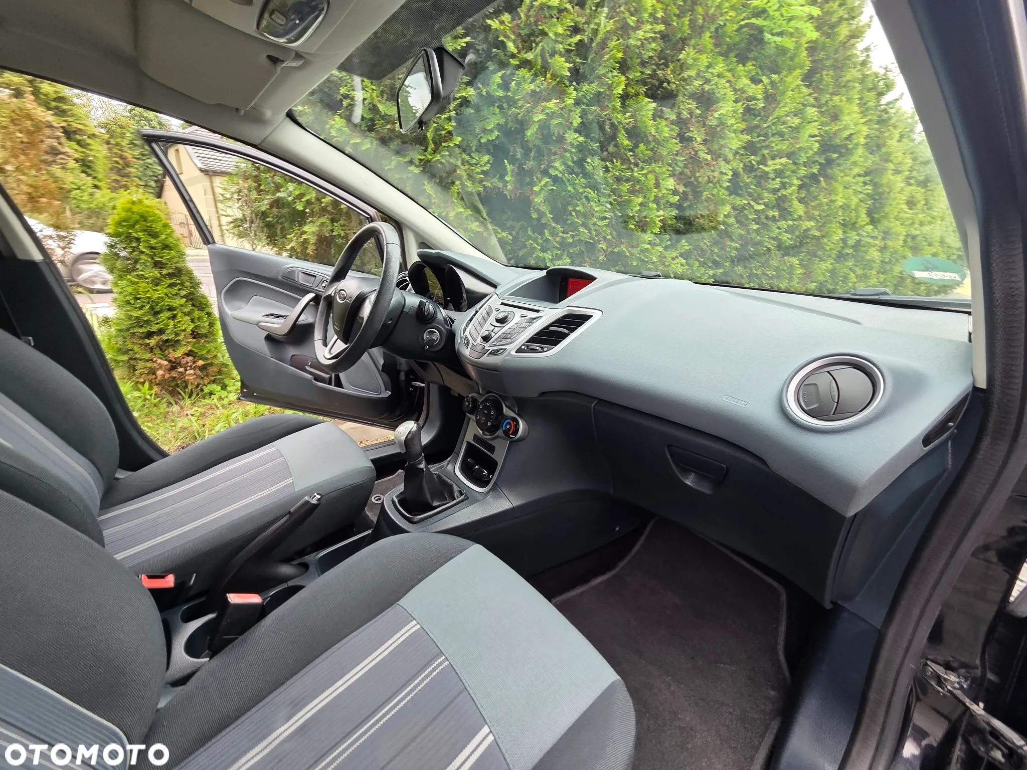 Ford Fiesta 1.25 Ambiente - 33