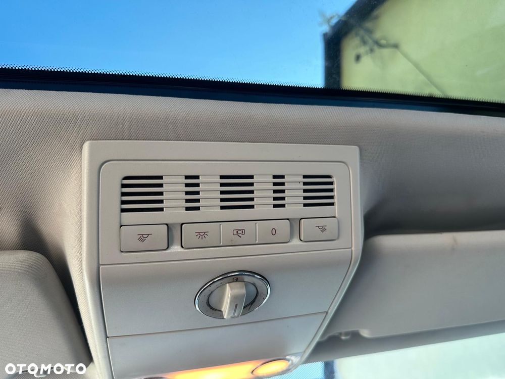 Volkswagen Multivan - 20