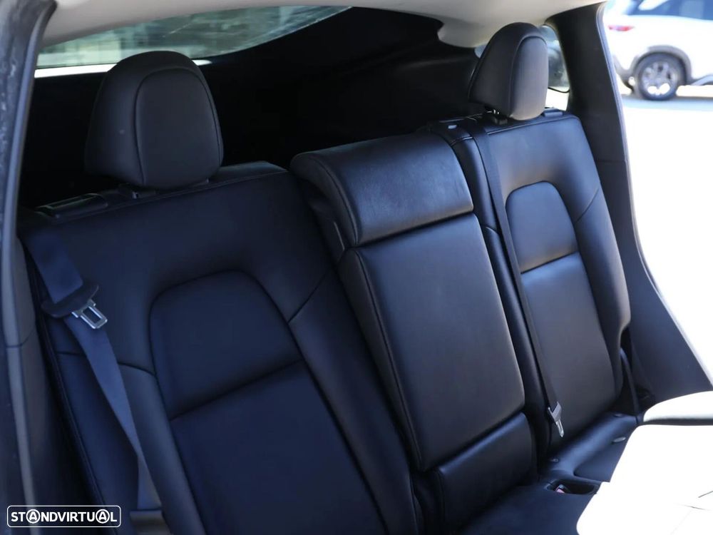 Tesla Model Y Standard RWD - 12