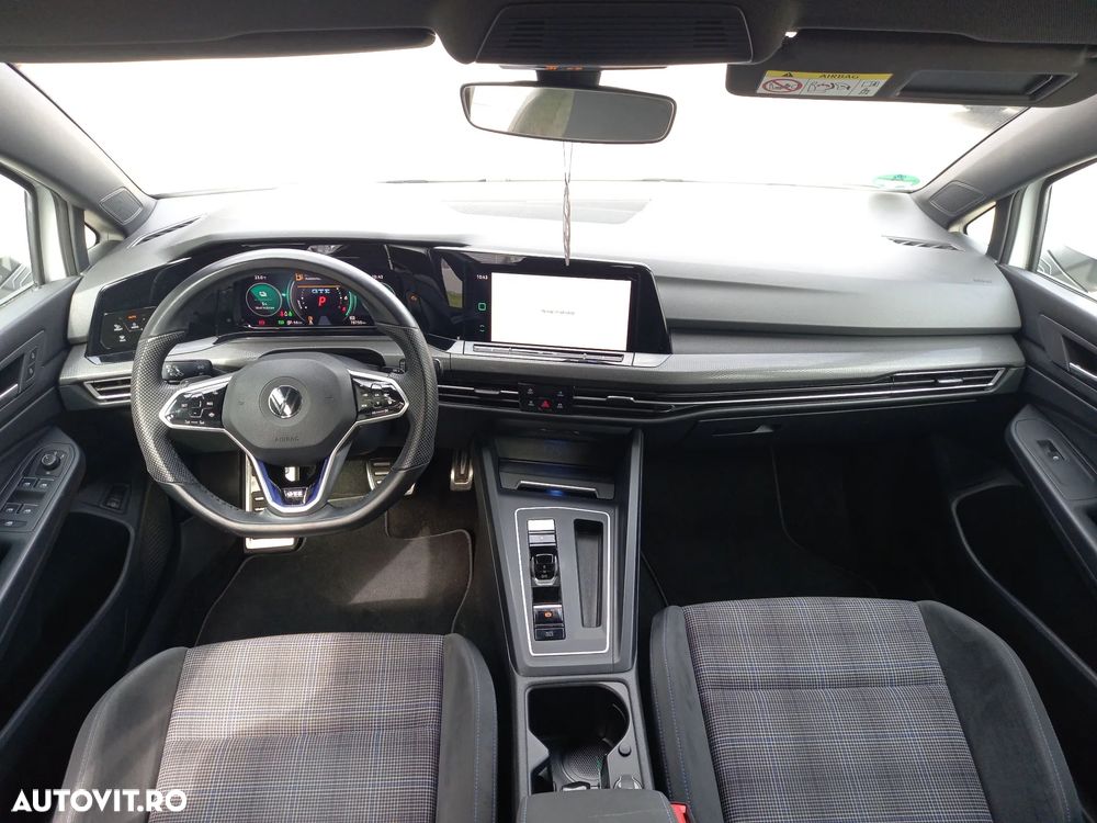 Volkswagen Golf - 10