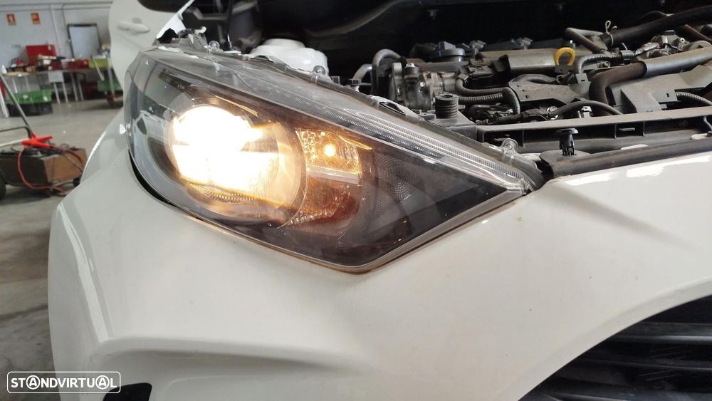 Ótica / farol direita TOYOTA Yaris (_P21_, _PA1_, _PH1_) - 1