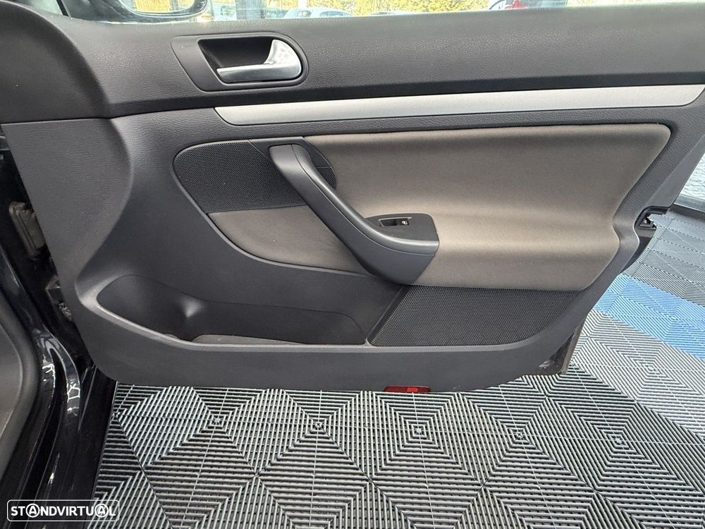 VW Jetta 1.9 TDi Confortline - 16