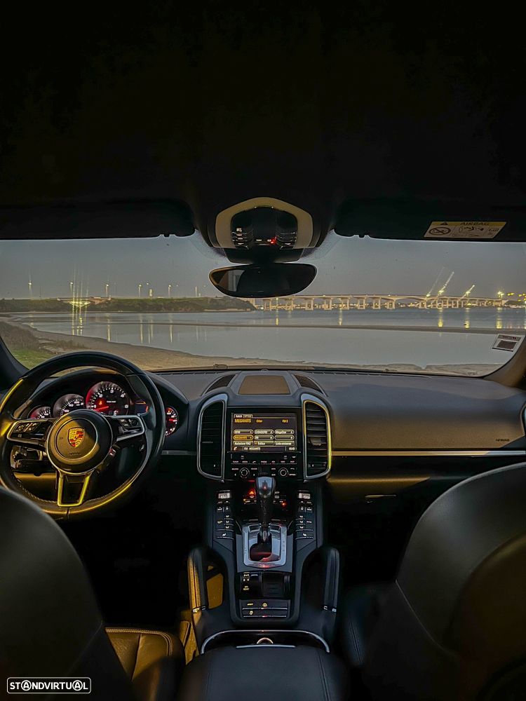 Porsche Cayenne Standard - 8