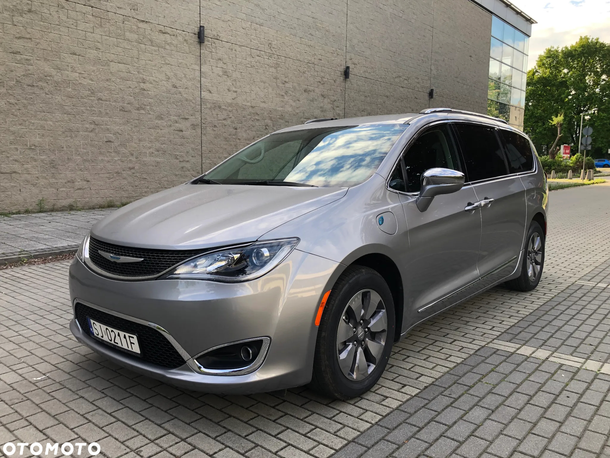 Chrysler Pacifica - 2