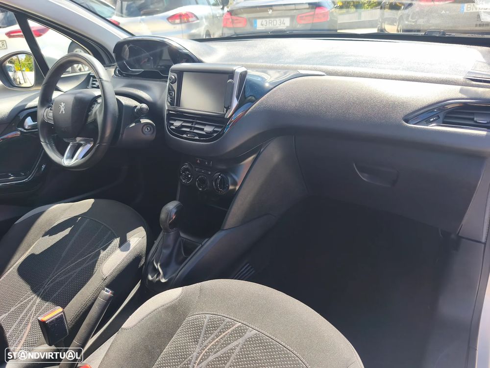 Peugeot 208 1.4 HDi SE Style - 6
