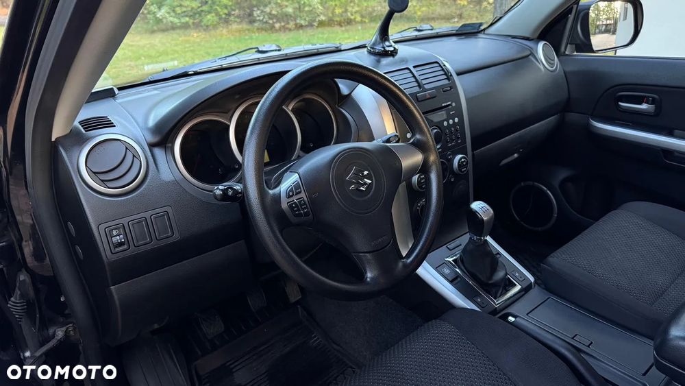 Suzuki Grand Vitara 2.0 - 10