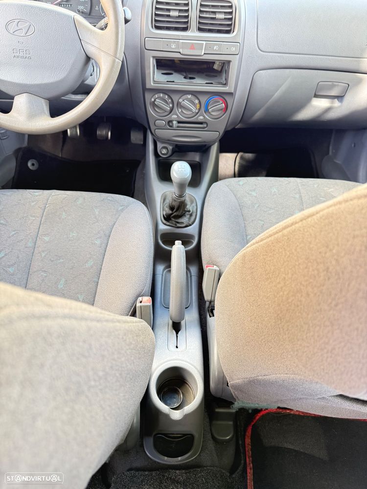 Hyundai Accent 1.3 GLS - 17