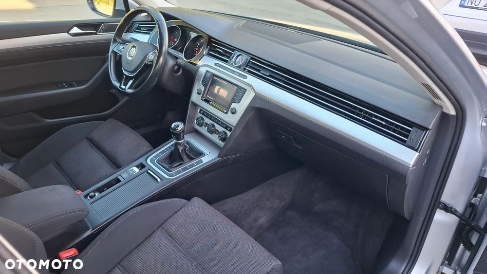 Volkswagen Passat - 8