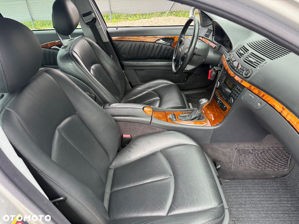 Mercedes-Benz Klasa E 500 7G-TRONIC Elegance - 19