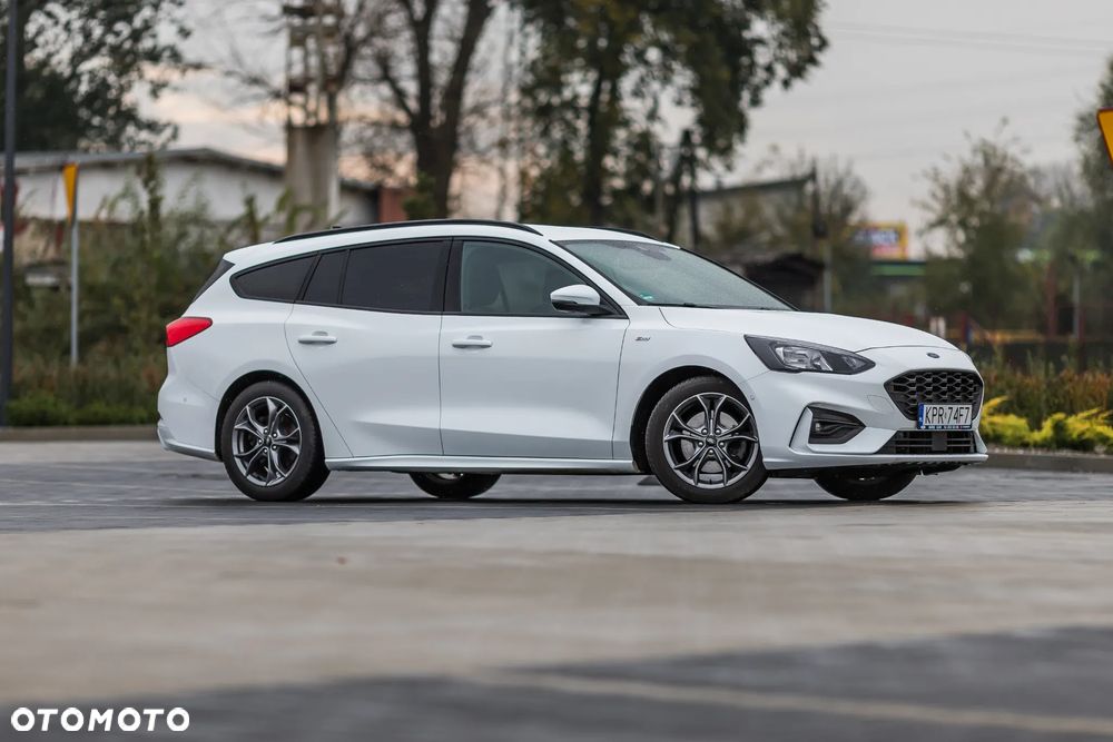 Ford Focus 1.0 EcoBoost Hybrid ST-LINE - 11