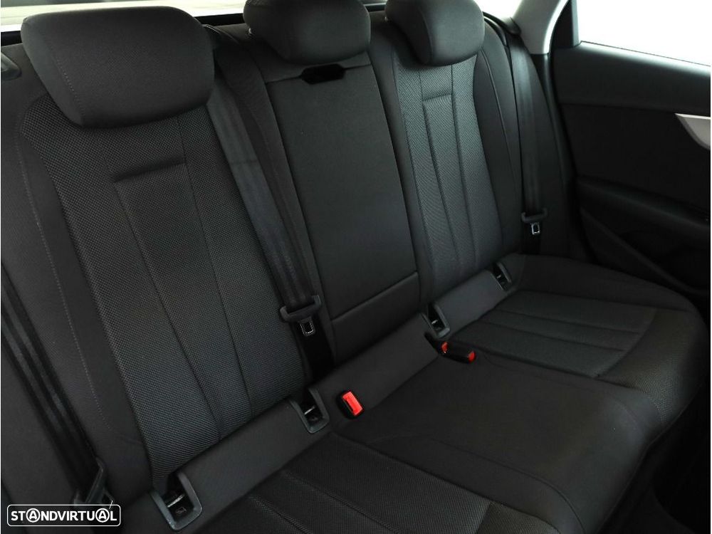 Audi A4 Avant 35 TDI Advanced S tronic - 15