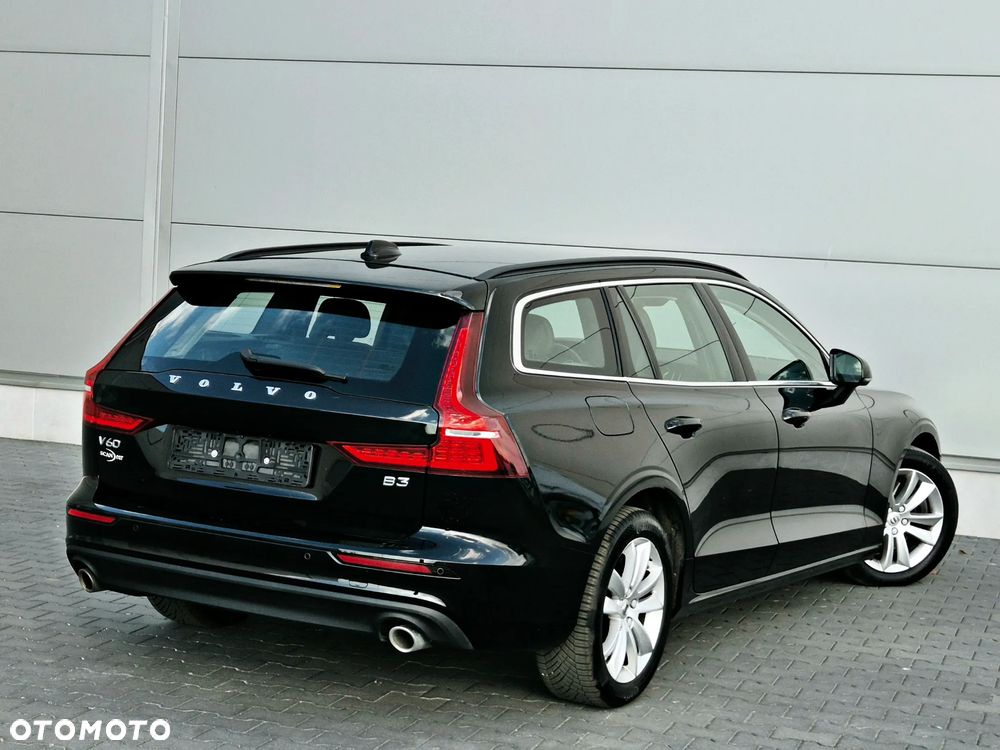 Volvo V60 B3 B DKG Momentum Pro - 16