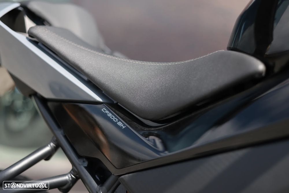 CF Moto 300NK - 12